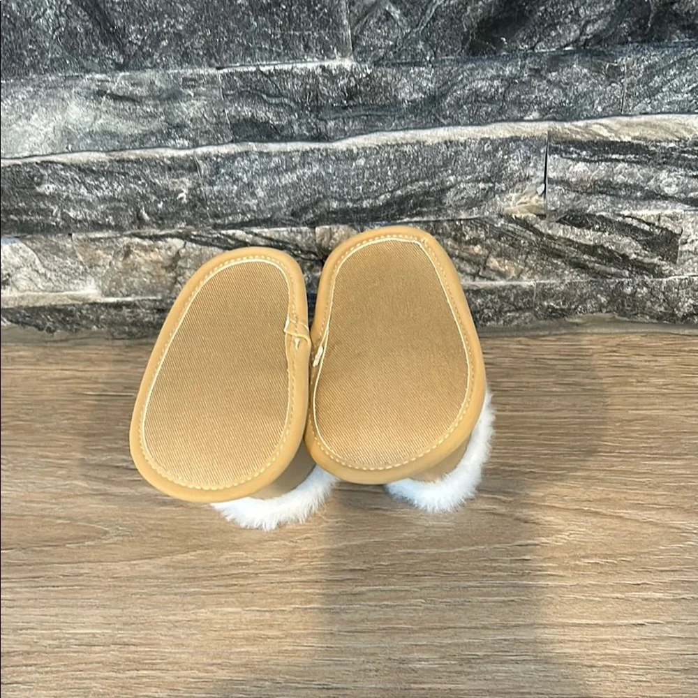 NWOT Carters 3-6 month Cozy Tan Baby girl Boots‎